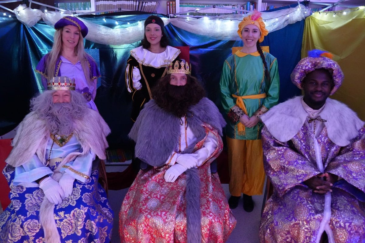 Los Reyes Magos y sus pajes visitan Las Castañeras